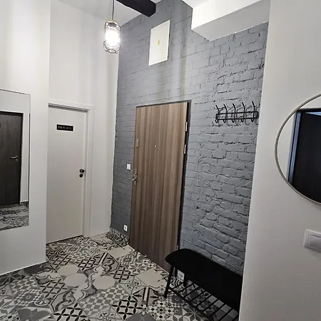 Urbanhideoutvary Apartman